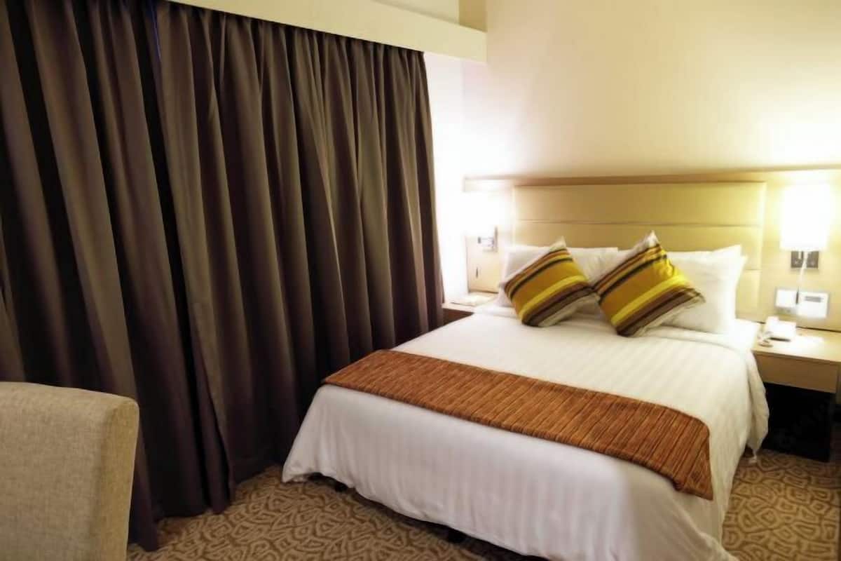 Minibar, in-room safe, desk, soundproofing