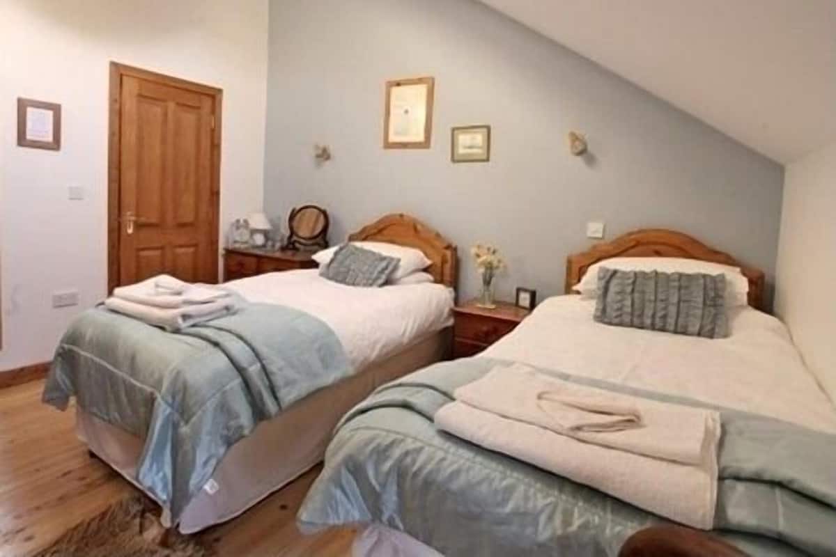 Kamer, 1 twee- of 2 eenpersoonsbedden (Bluebell) | Lakens van Egyptisch katoen, luxe beddengoed, individueel gedecoreerd