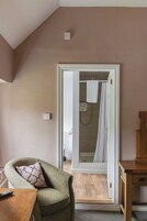 Quarto casal standard, suíte | Banheiro | Secador de cabelo, toalhas de banho
