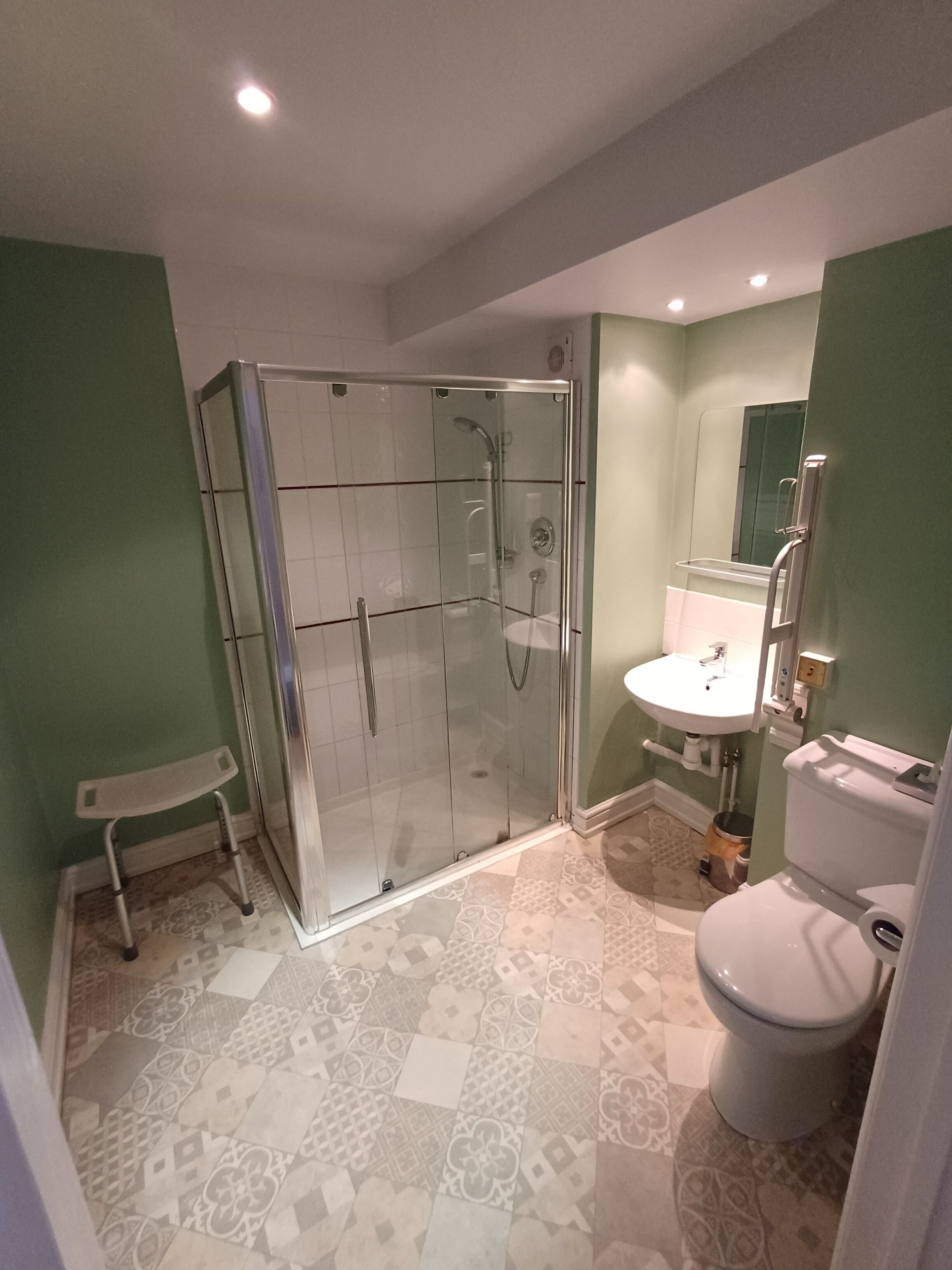 standard double or twin room, ensuite | bathroom | hair dryer, towels