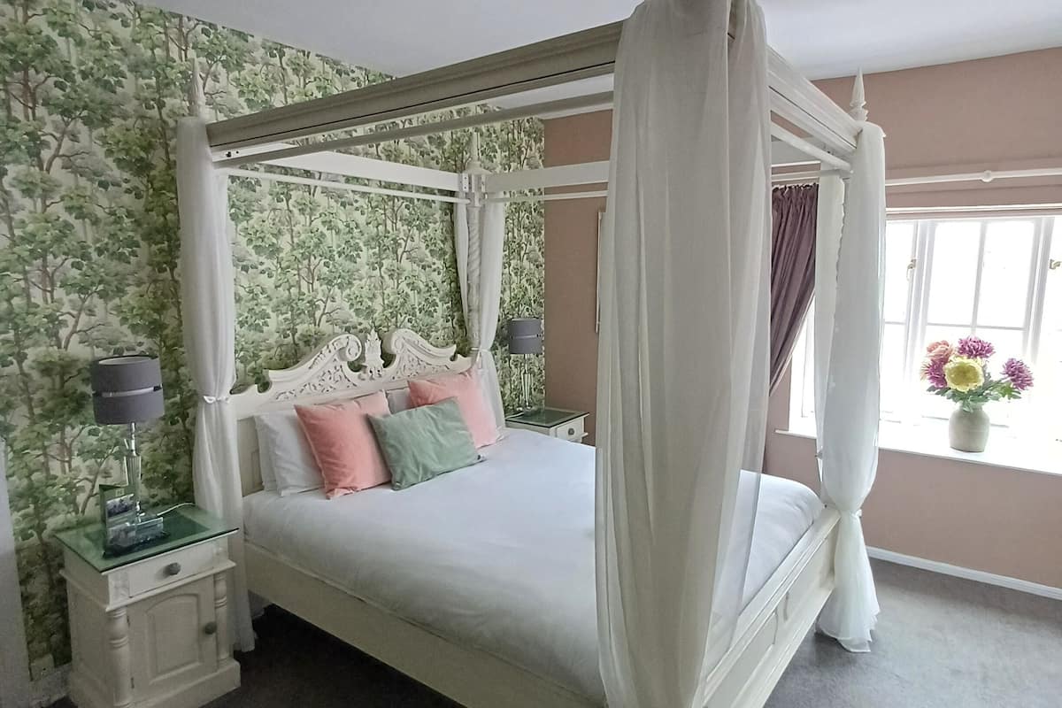 comfort double room, ensuite | 1 bedroom, individually decorated, individually furnished, desk