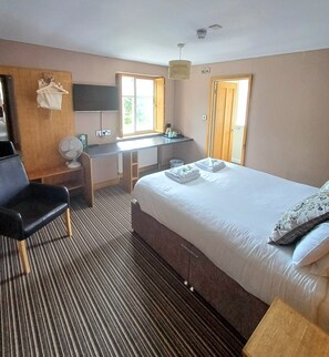Economy Double Room, Ensuite | Desk, laptop workspace, iron/ironing board, free WiFi - Northover Manor Hotel (Yeovil)