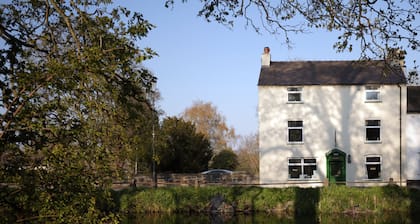 Fitzwarine House