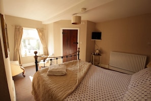 Standard Double Room, Ensuite - Fitzwarine House (Oswestry)