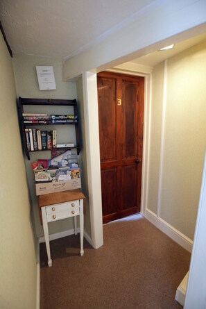 Family Triple Room, Ensuite, Garden View - Fitzwarine House (Oswestry)