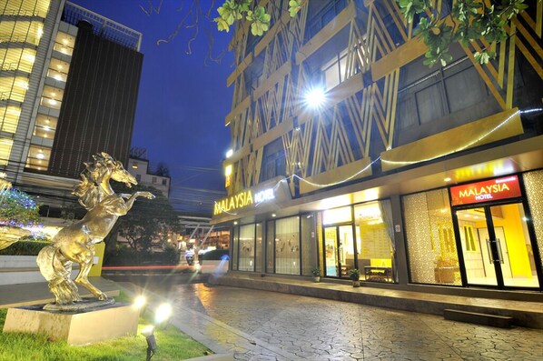 Front of property - Malaysia Hotel Bangkok (Bangkok)