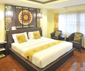 Desk, rollaway beds, free WiFi, bed sheets - Malaysia Hotel Bangkok (Bangkok)