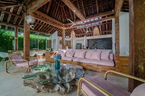 32-吋平面電視、有線頻道、LED 液晶電視、Netflix