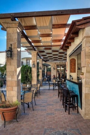 Se sirven desayunos, almuerzos y cenas; cocina internacional