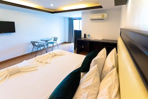 1 Schlafzimmer, Zimmersafe, individuell eingerichtet, Schreibtisch