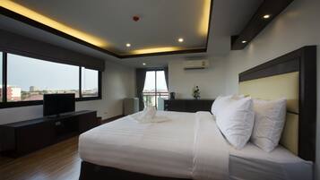 1 habitación, caja de seguridad en la habitación y muebles diferentes
