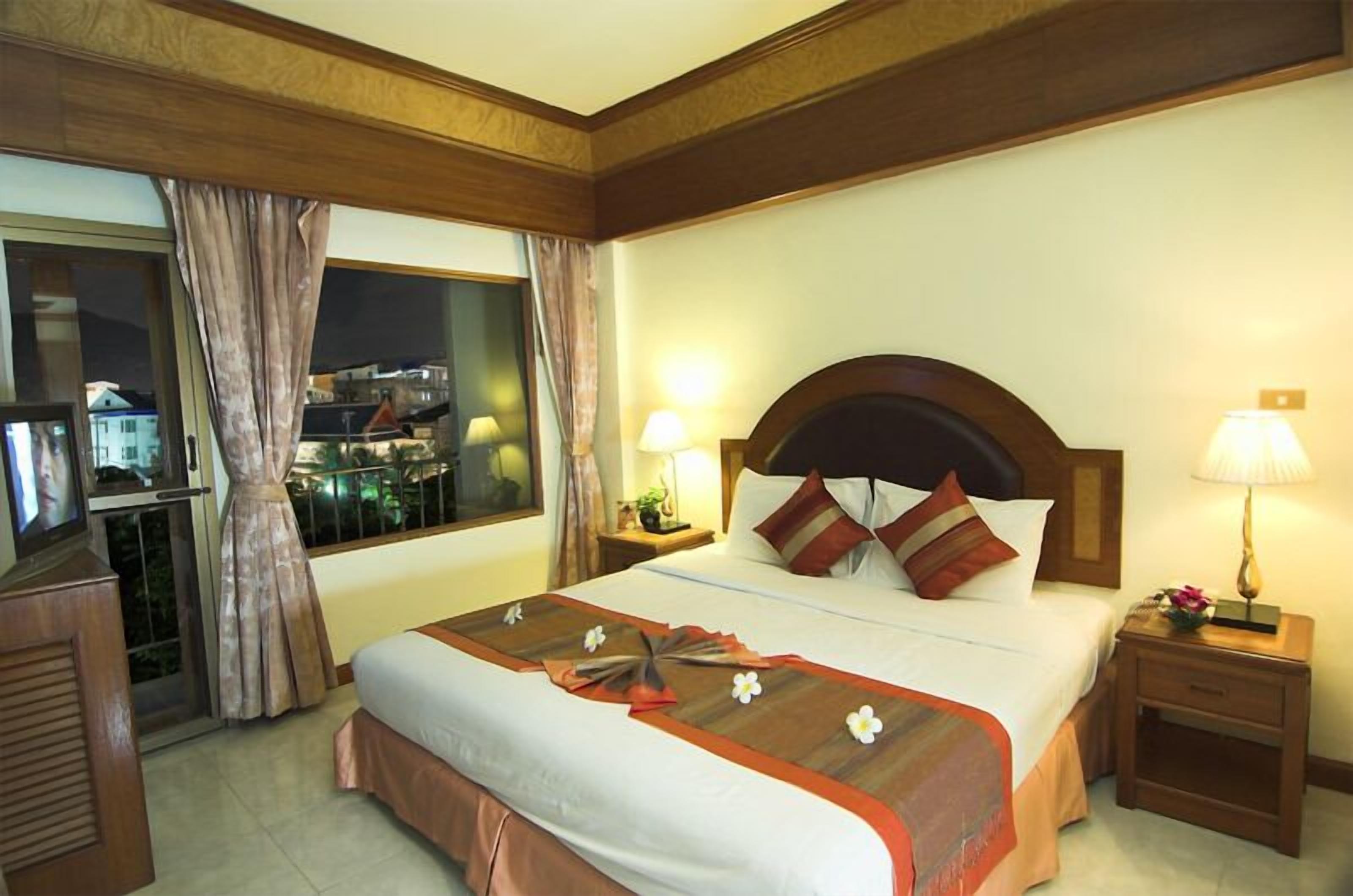 standard double room | minibar, in-room safe, free wifi
