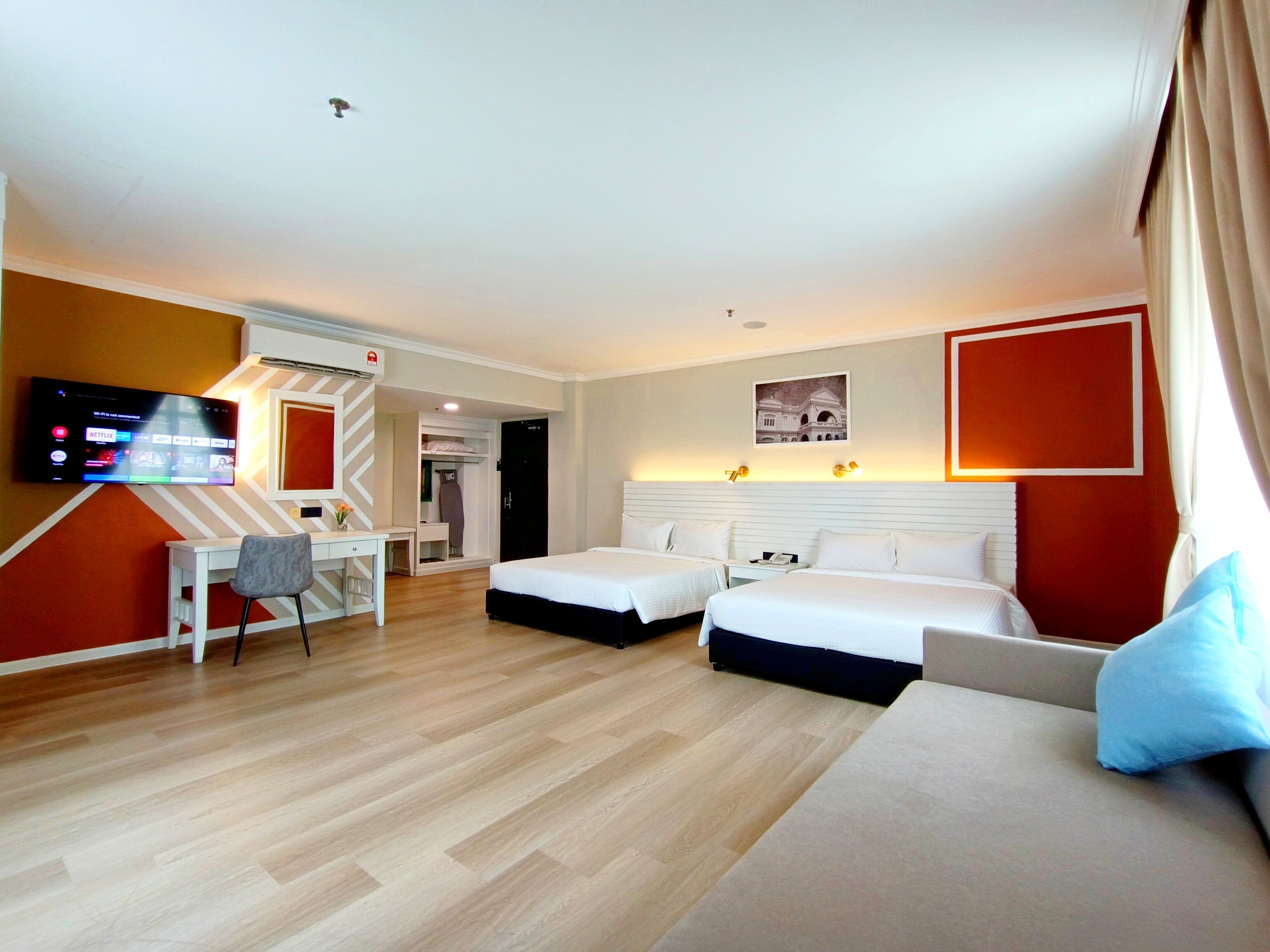 Minibar, bureau, accès au Wi-Fi (inclus), literie fournie