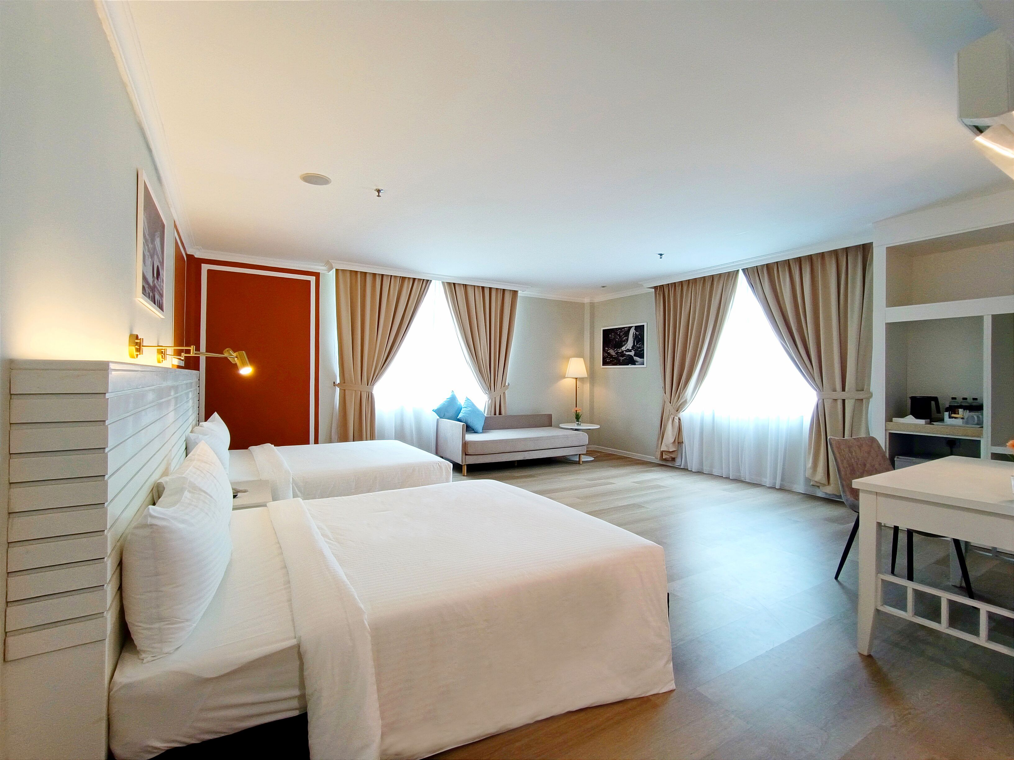 deluxe family | minibar, desk, free wifi, bed sheets