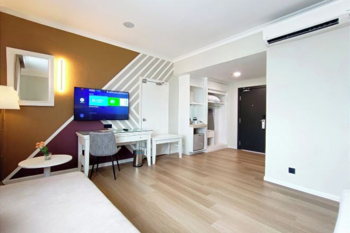 Minibar, Wi-Fi gratis, dan seprai linen
