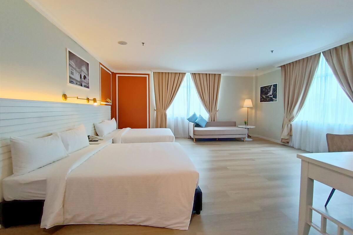 deluxe family | minibar, desk, free wifi, bed sheets