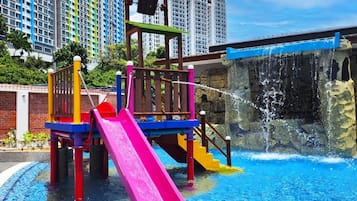 Indoor/outdoor pool