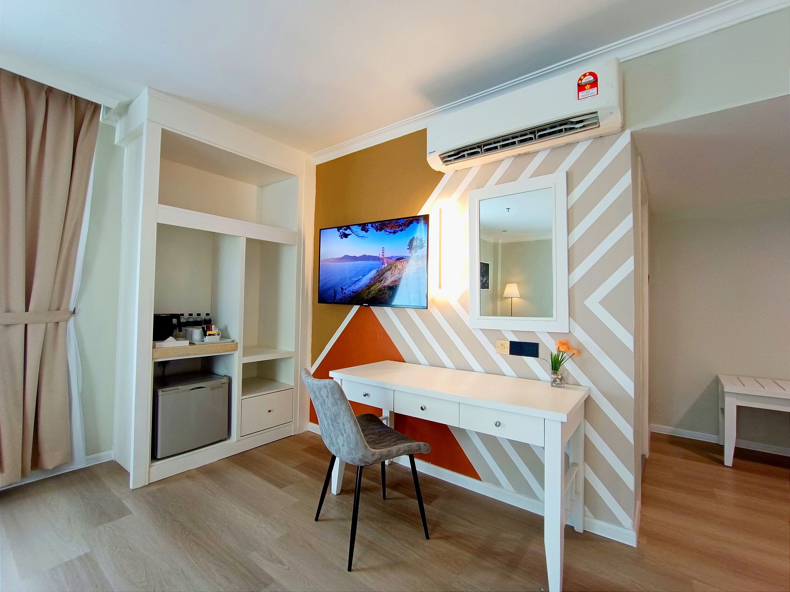 deluxe family | minibar, desk, free wifi, bed sheets