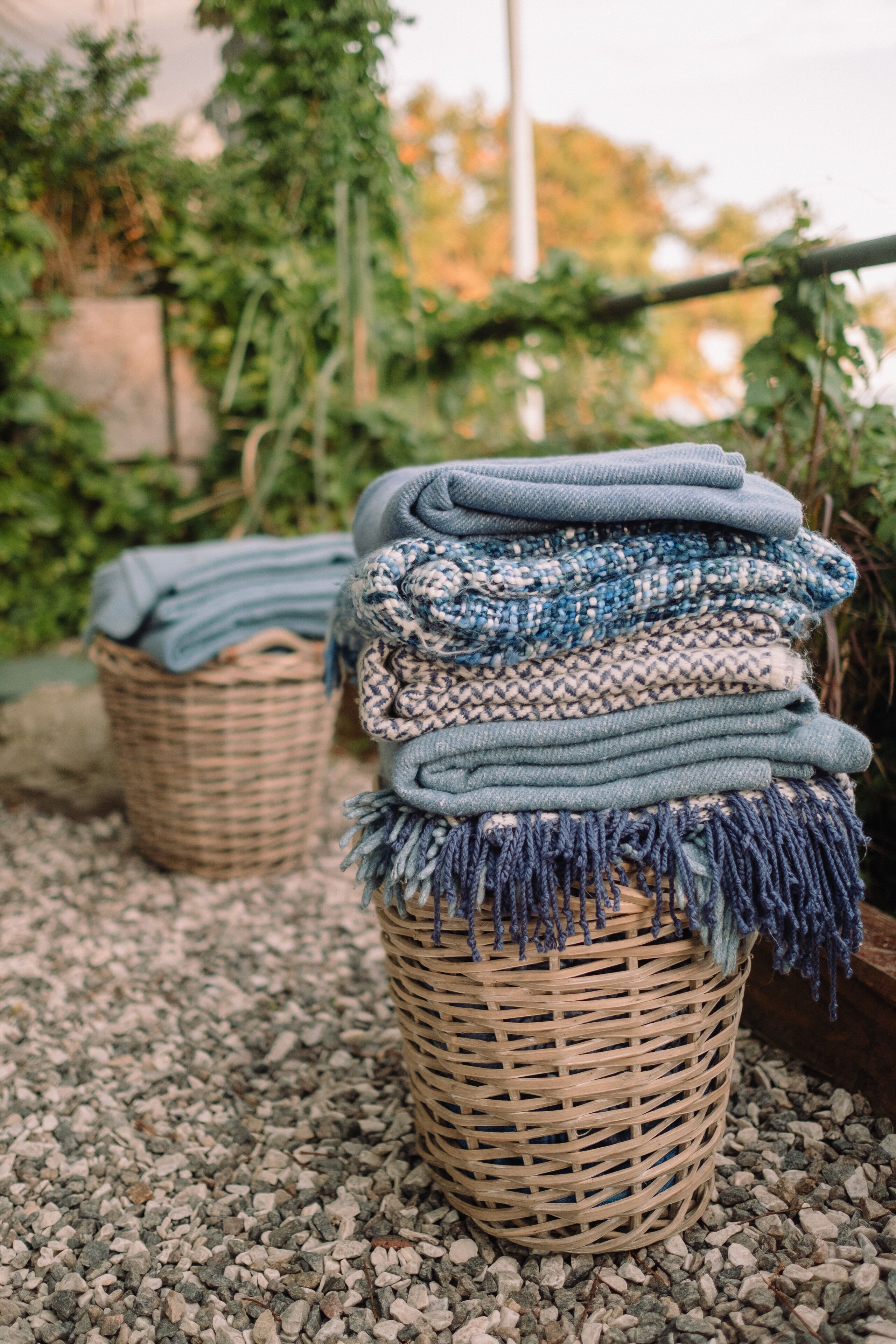 42-inch lcd tv with premium tv channels, tv, ipod dock