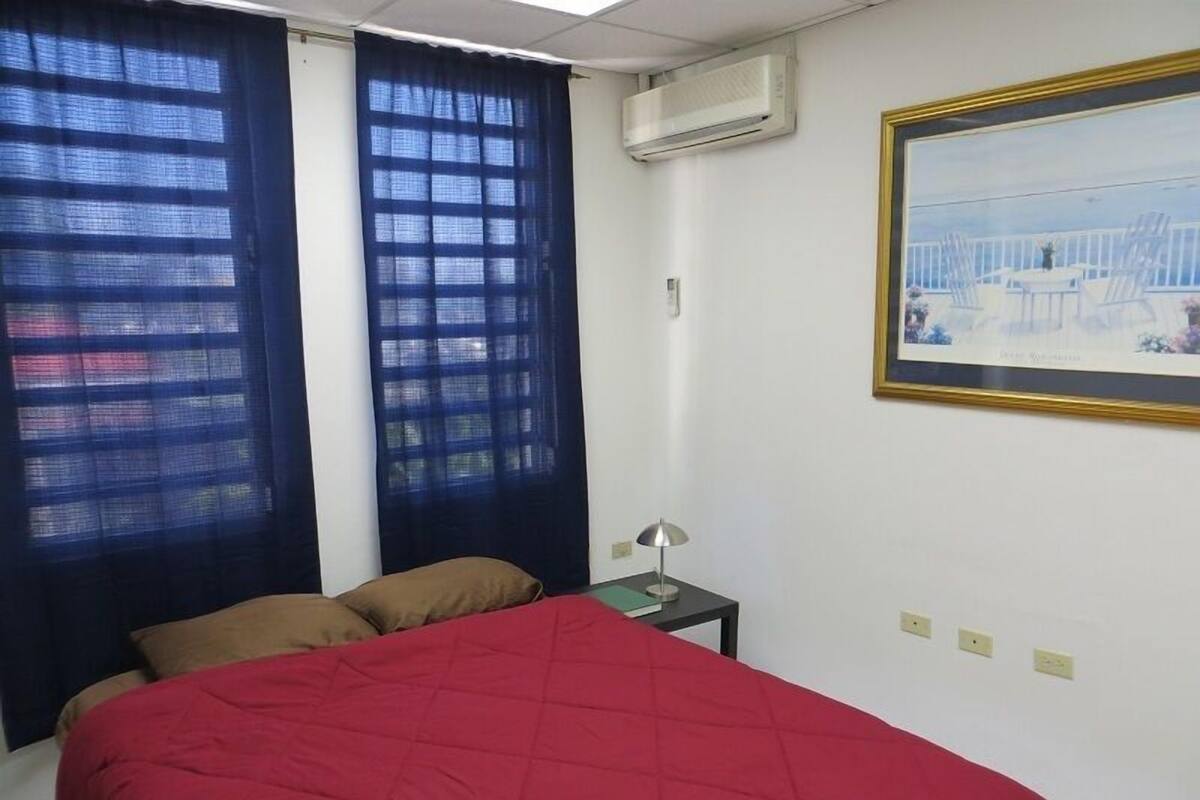 Quarto solteiro luxo | Camas com colchões de espuma com sistema de memória, Wi-Fi de cortesia