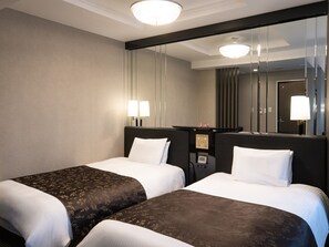 Chambre Deluxe avec lits jumeaux, non-fumeurs | Couette en duvet d'oie, bureau, rideaux occultants, Wi-Fi gratuit