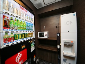 Vending machine - APA Hotel Higashi Nihombashi Ekimae (Tokyo)