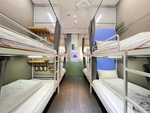 Blackout curtains, soundproofing, free WiFi, bed sheets - Easymind Guesthouse, Hostel in Taipei Main Station (Taipei)