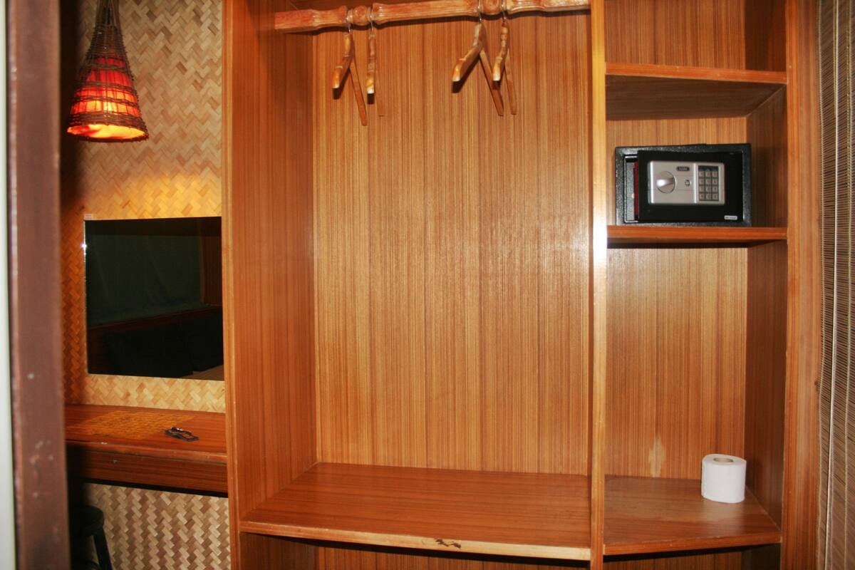 1 bedroom, in-room safe, desk, blackout curtains