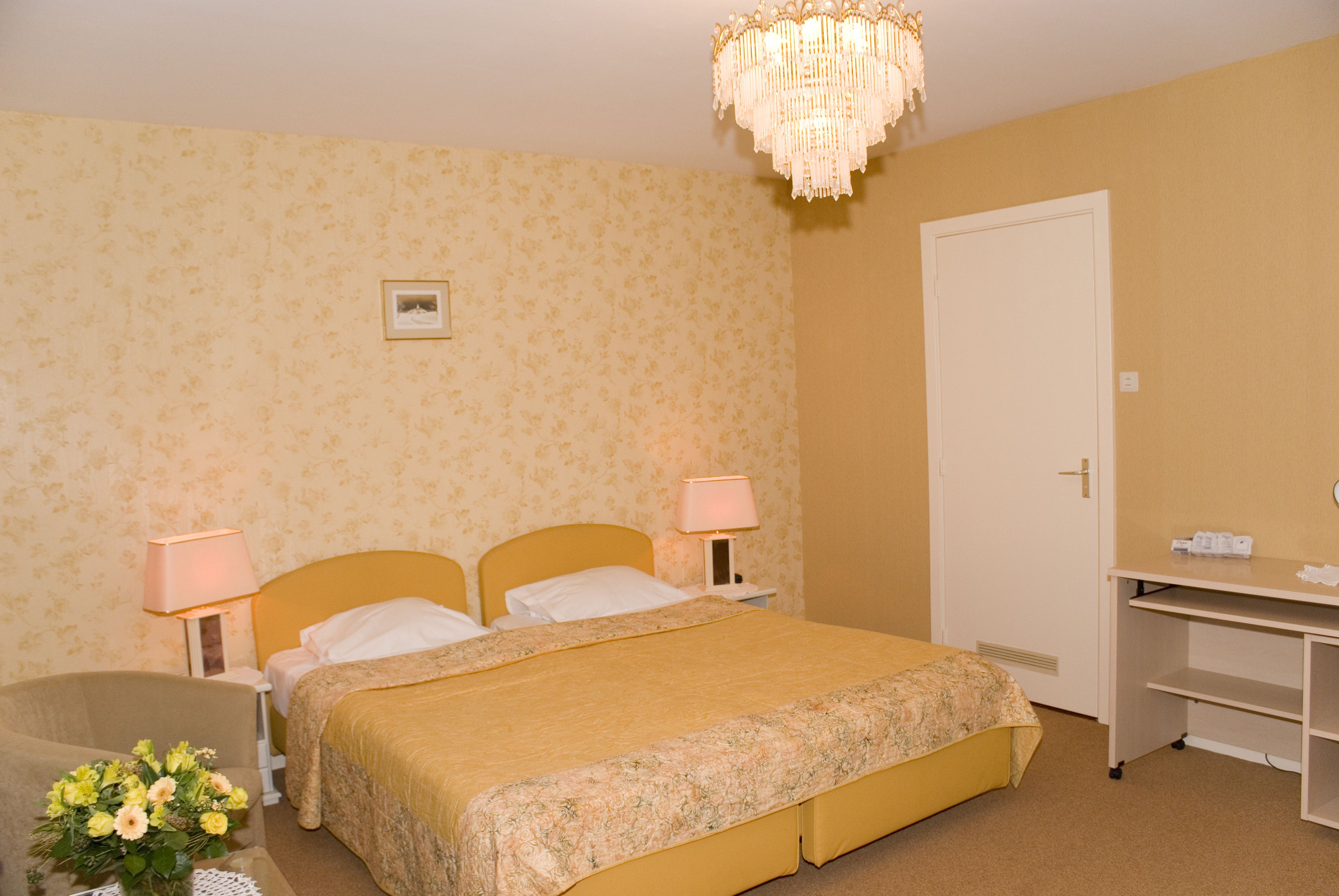 standard double room, 2 single beds | room amenity