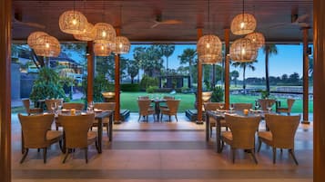 2 restaurants, breakfast, lunch, dinner served; international cuisine