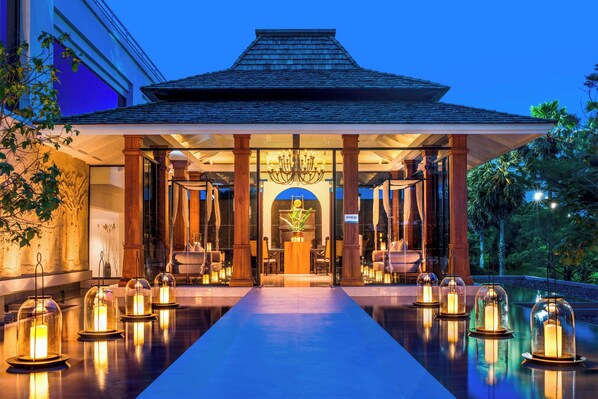 Behandelingskamers voor koppels, een sauna, een bubbelbad