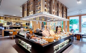 Daily buffet breakfast for a fee - Hilton Bangkok Suvarnabhumi Golf Resort & Spa (Bang Phli)