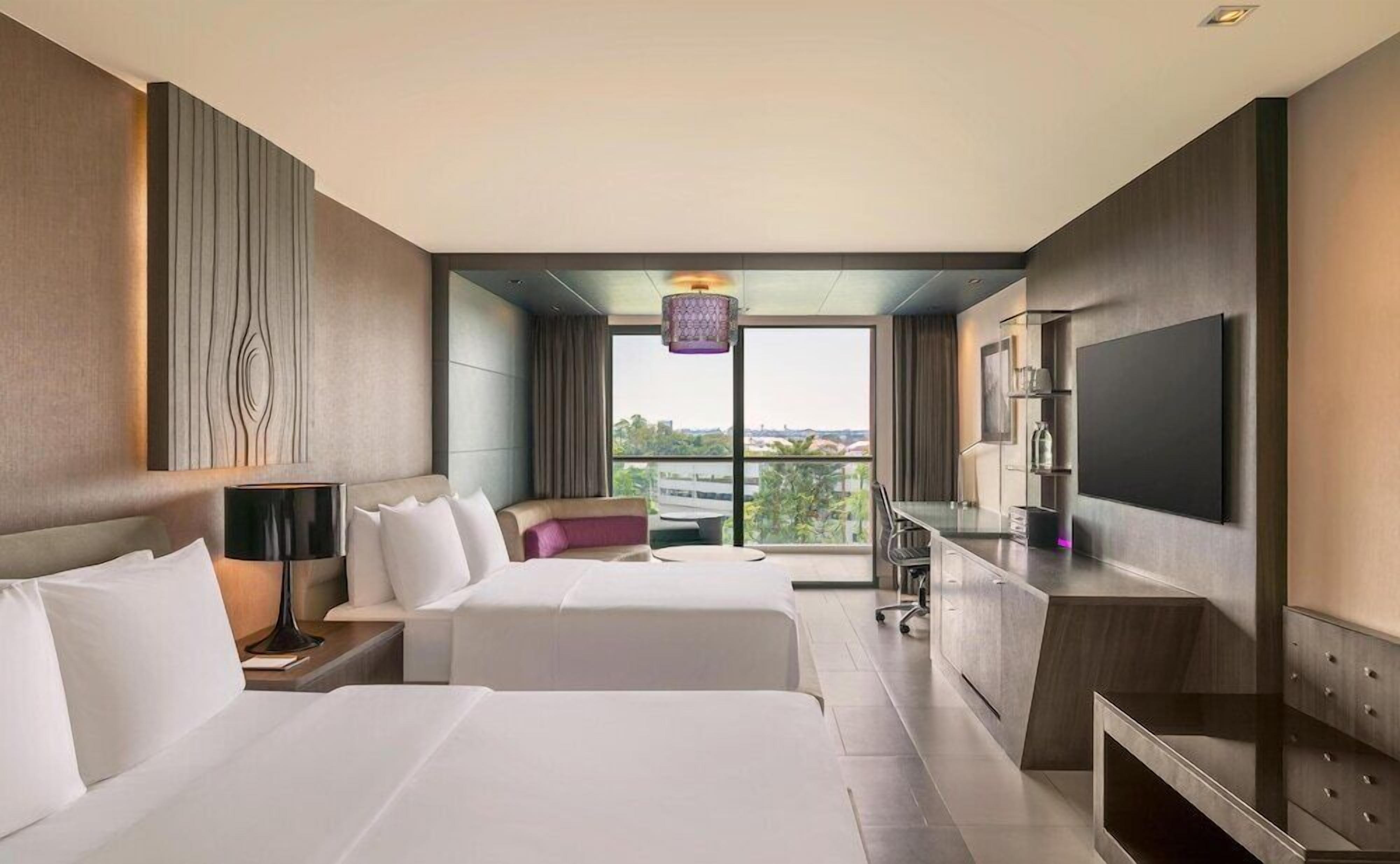 Ropa de cama de alta calidad, camas con pillow-top y minibar 