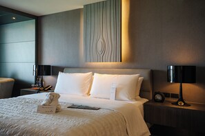 Suíte grand, 1 quarto, vista para o campo de golfe (Balcony) | Roupas de cama premium, camas com colchões pillow-top, frigobar