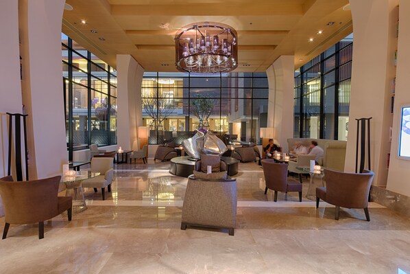 Área de estar no saguão