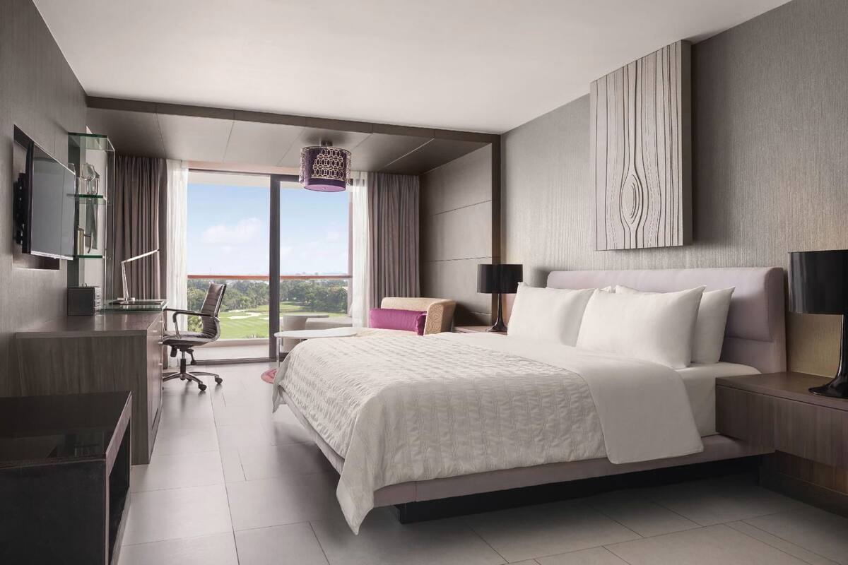 Premium bedding, pillow-top beds, minibar, in-room safe