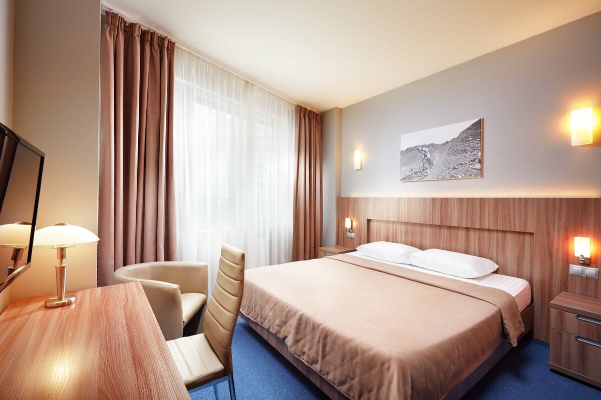 suite, 1 bedroom | living room | led tv