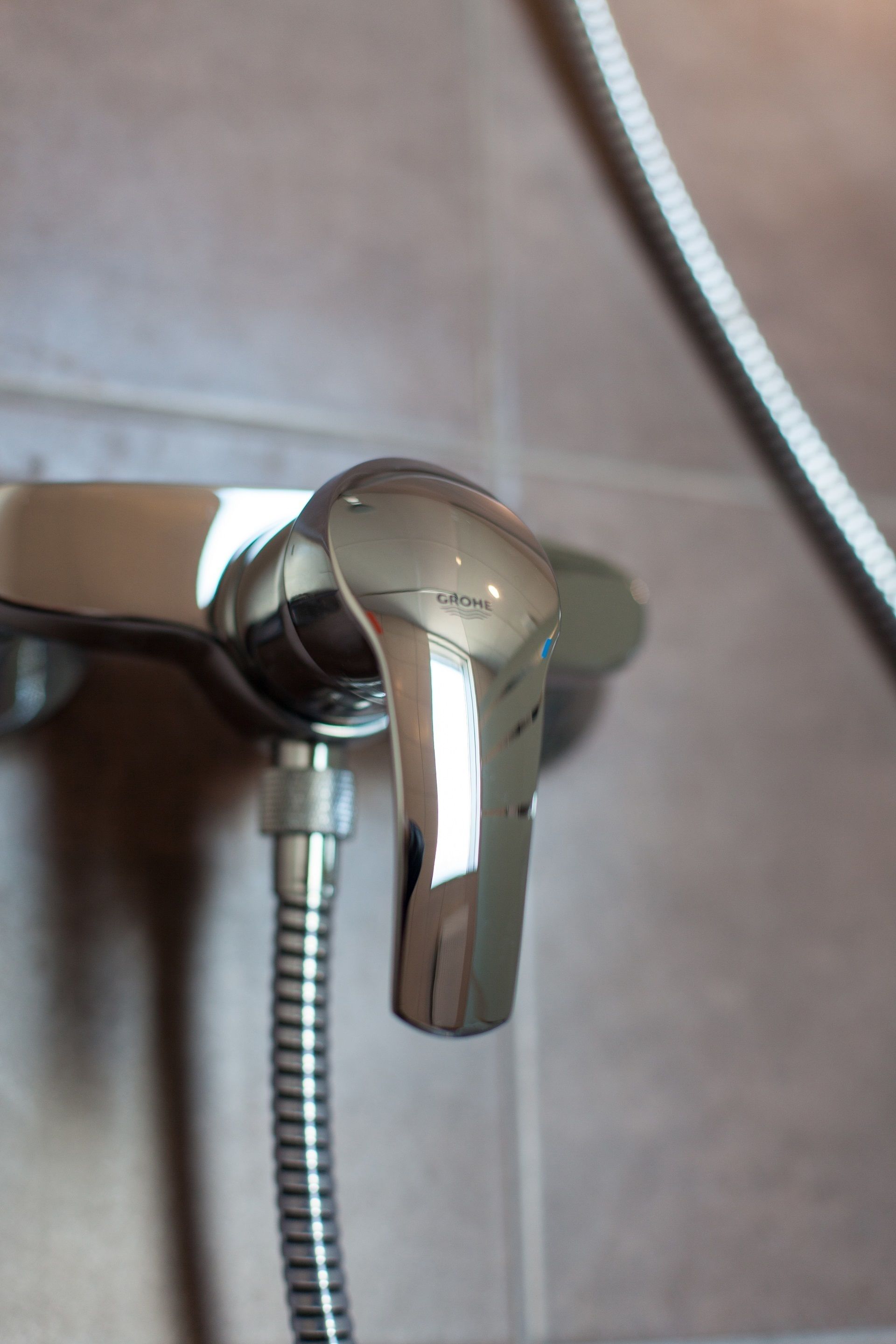 standard twin room | bathroom shower