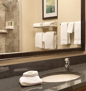 ของใช้ในห้องน้ำฟรี, ไดร์เป่าผม, ผ้าเช็ดตัว