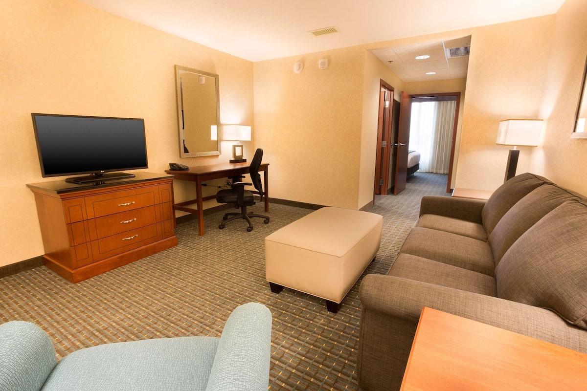 1 bedroom, in-room safe, desk, blackout drapes