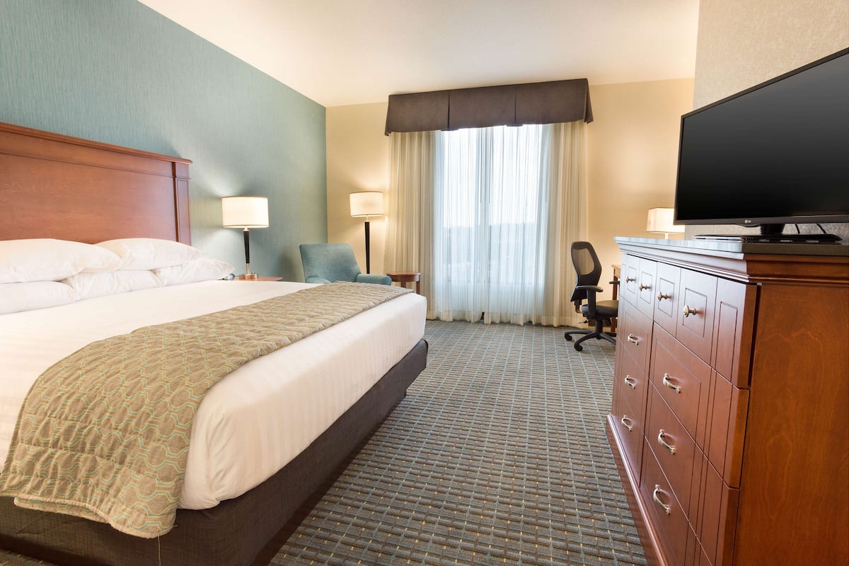 1 bedroom, in-room safe, desk, blackout drapes