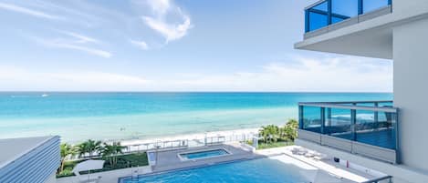 Corner One-Bedroom Apartment - Ocean Front and Pool View | Beach/ocean view