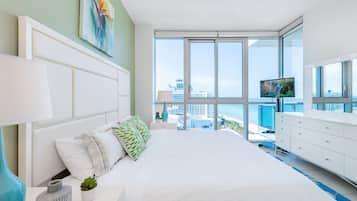 Apartamento luxo, 1 quarto, vista parcial para o oceano | 1 quarto, roupas de cama premium, cofres nos quartos