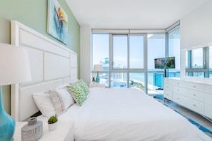 Deluxe One Bedroom Apartment, Ocean View High Floor | 1 bedroom, premium bedding, in-room safe, individually decorated - Churchill Suites Monte Carlo Miami Beach (Miami Beach)