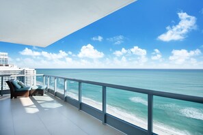 Deluxe Corner One Bedroom Apartment, Ocean Front High Floor | Beach/ocean view - Churchill Suites Monte Carlo Miami Beach (Miami Beach)