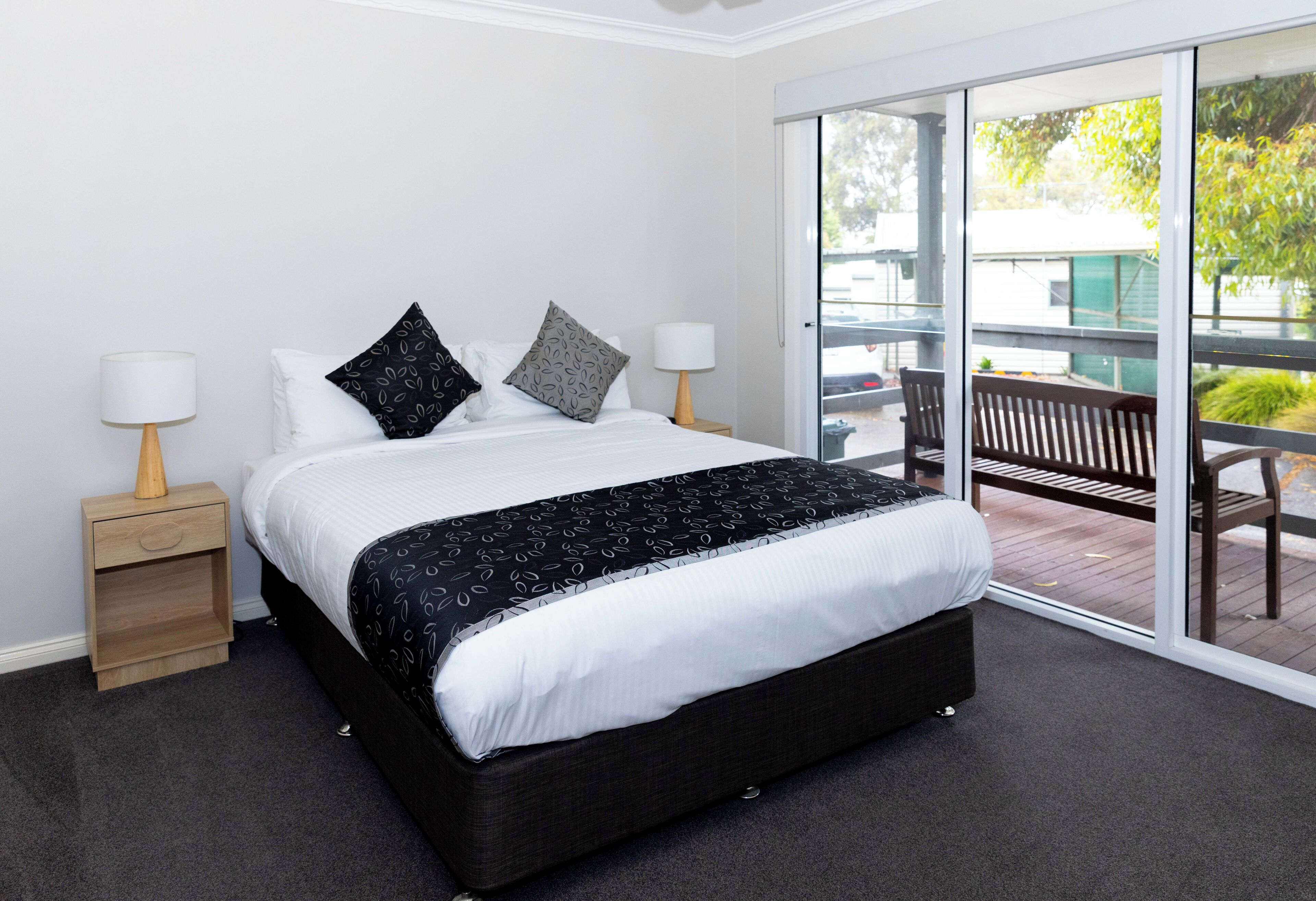 deluxe cabin, 4 bedrooms | 1 bedroom, blackout curtains, iron/ironing board, bed sheets