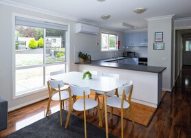 Deluxe Cabin, 4 Bedrooms | Private kitchen
