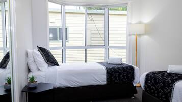 豪華小屋, 4 間臥室 | 1 間臥室、遮光布/窗簾、熨斗/熨衣板、床單