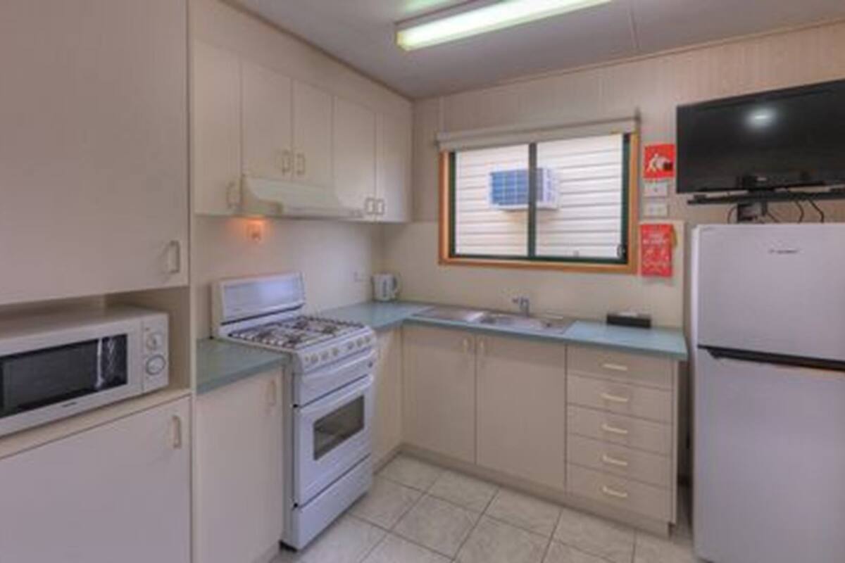 full-sized fridge, microwave, oven, dishwasher