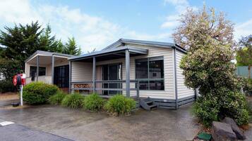 Standard Cabin, 3 Bedrooms | Garden view